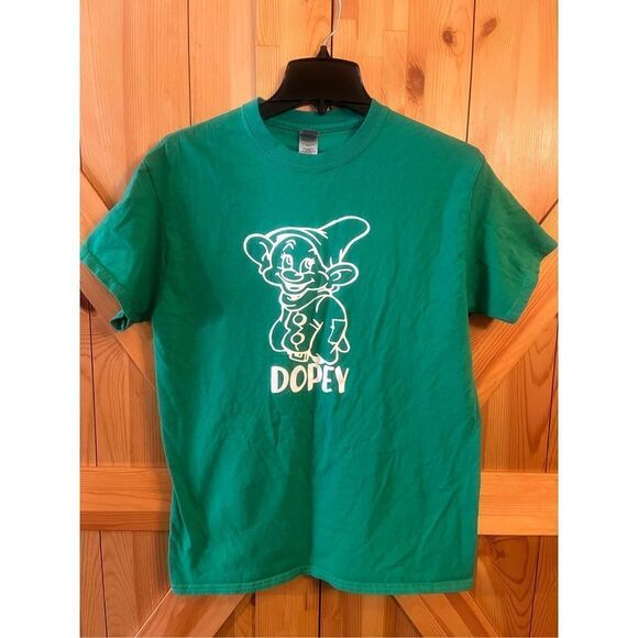 Gildan “Dopey” short sleeve, shirt, size medium ￼(1436) - Picture 1 of 4